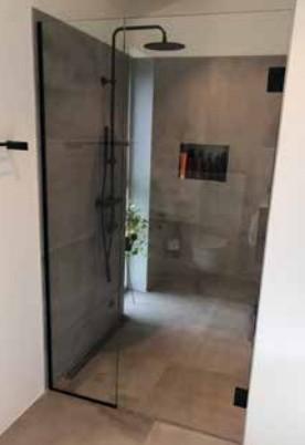 Bath brusedør med fast side - Matsort Bath brusedør med fast side - Matsort