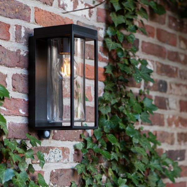 Lutec Flair udendørslampe m/sensor og solceller Lutec Flair udendørslampe m/sensor og solceller