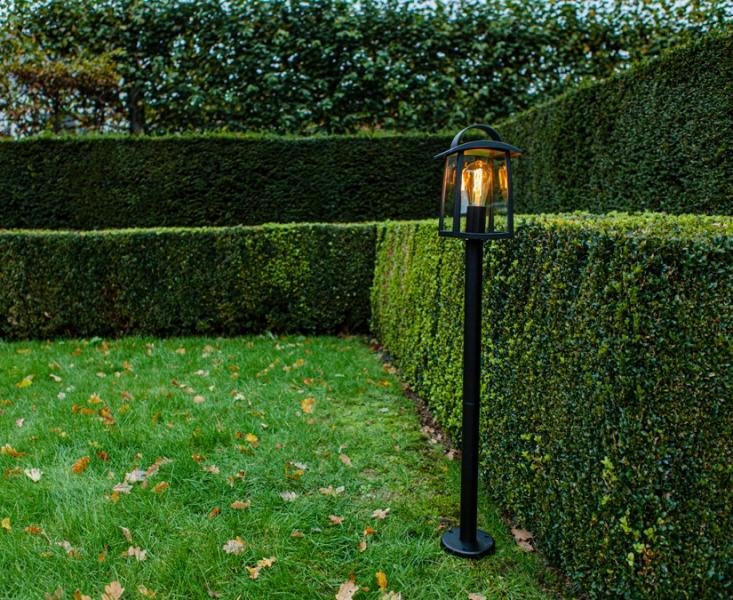 Lutec Tradition Kelsey udendørs standerlampe - Mat sort Lutec Tradition Kelsey udendørs standerlampe - Mat sort