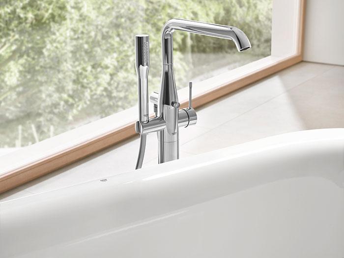 Grohe Essence komplet fritst&aring;ende badekararmatur - Krom