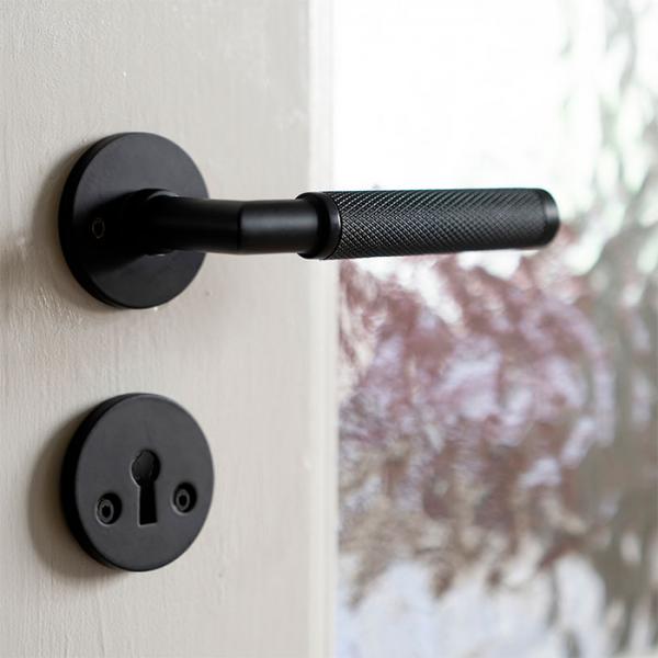 Beslagsboden Design indendørs dørhåndtag m/crystal cut - Mat sort Beslagsboden Design indendørs dørhåndtag m/crystal cut - Mat sort