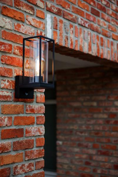 Lutec Tradition Flair 1 udend&oslash;rslampe til v&aelig;g m/sensor - Mat sort